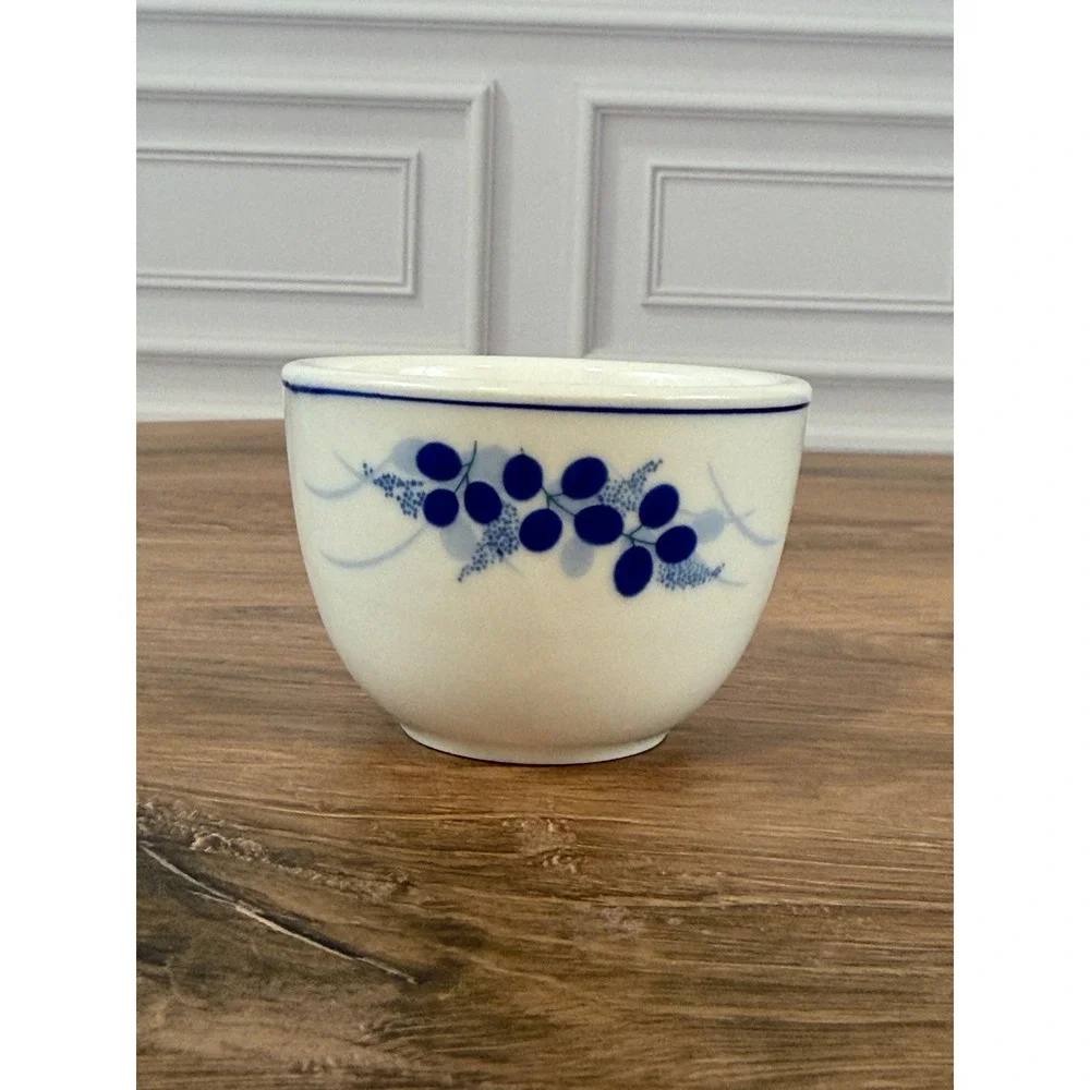 VTG PAIR (2) Lhong‎ Tao Blue and White Blueberry Pattern Porcelain Teacups